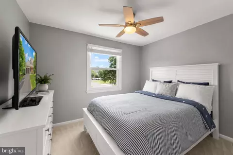 Bedroom - 43847 Glenhazel Dr, Ashburn, VA 20147 photo 7 of 7