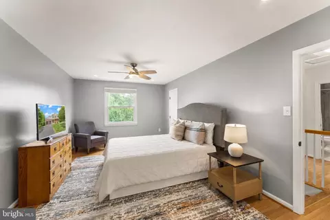 Bedroom - 43847 Glenhazel Dr, Ashburn, VA 20147 photo 2 of 7