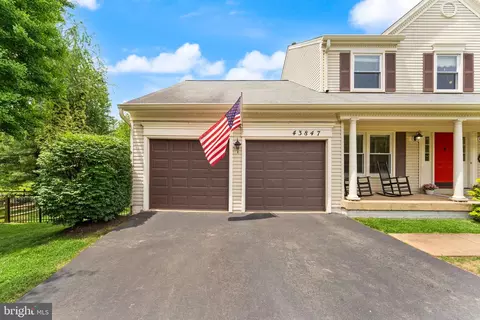 Exterior - 43847 Glenhazel Dr, Ashburn, VA 20147 photo 4 of 22
