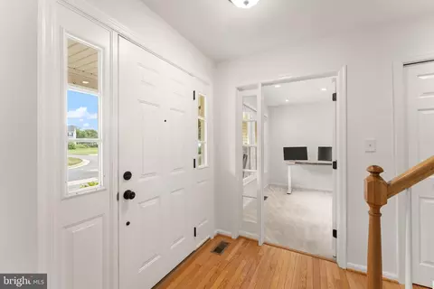 Entry Way - 43847 Glenhazel Dr, Ashburn, VA 20147 photo 3 of 8