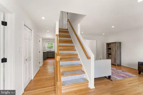 Entry Way - 43847 Glenhazel Dr, Ashburn, VA 20147 photo 1 of 8