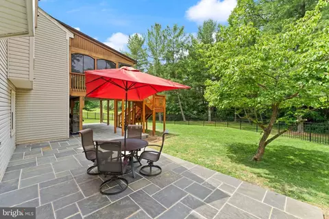 Exterior - 43847 Glenhazel Dr, Ashburn, VA 20147 photo 18 of 22