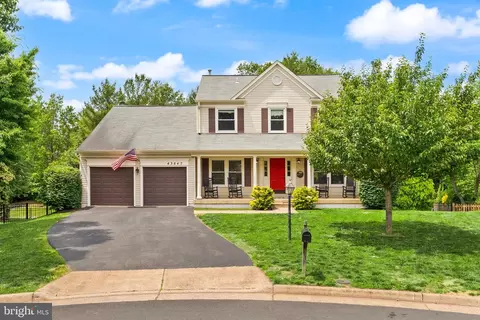Exterior - 43847 Glenhazel Dr, Ashburn, VA 20147 photo 2 of 22