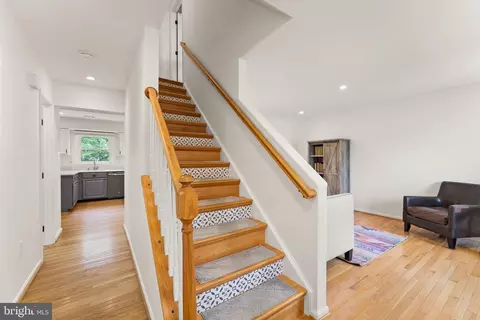 Entry Way - 43847 Glenhazel Dr, Ashburn, VA 20147 photo 5 of 8