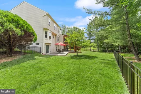 Exterior - 43847 Glenhazel Dr, Ashburn, VA 20147 photo 20 of 22