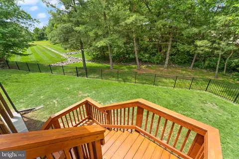 Exterior - 43847 Glenhazel Dr, Ashburn, VA 20147 photo 15 of 22