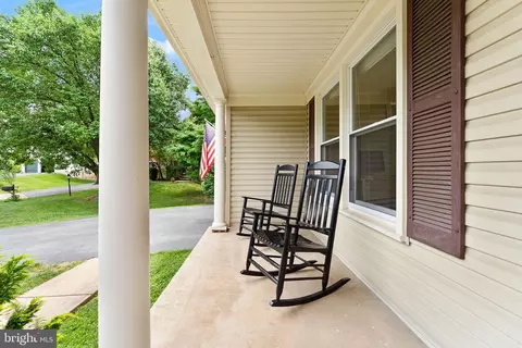Exterior - 43847 Glenhazel Dr, Ashburn, VA 20147 photo 6 of 22