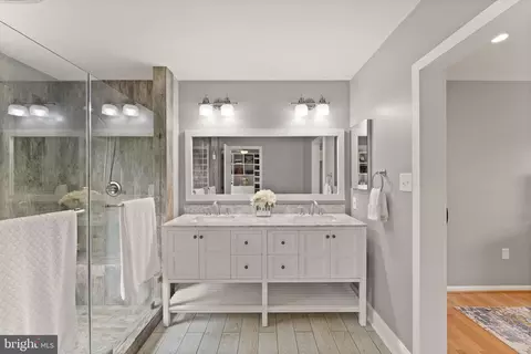 Bath - 43847 Glenhazel Dr, Ashburn, VA 20147 photo 4 of 8