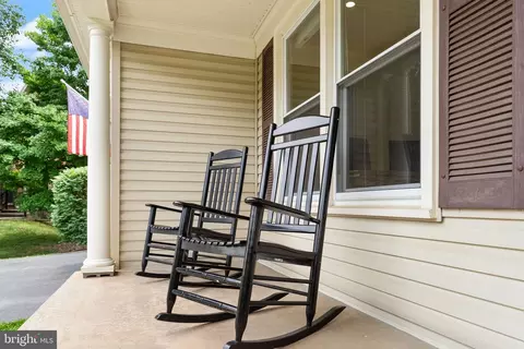 Exterior - 43847 Glenhazel Dr, Ashburn, VA 20147 photo 7 of 22
