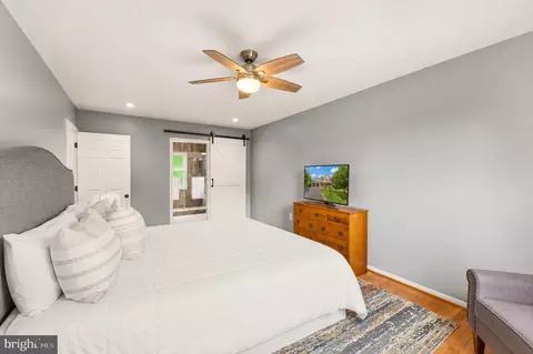 Bedroom - 43847 Glenhazel Dr, Ashburn, VA 20147 photo 3 of 7