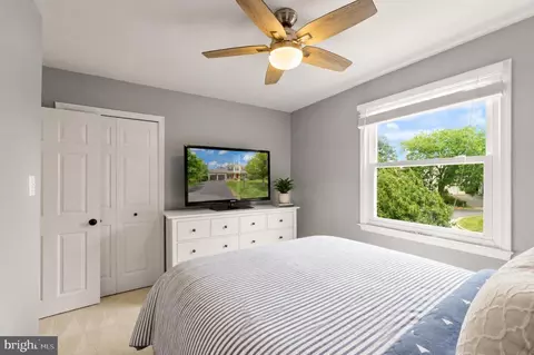 Bedroom - 43847 Glenhazel Dr, Ashburn, VA 20147 photo 6 of 7