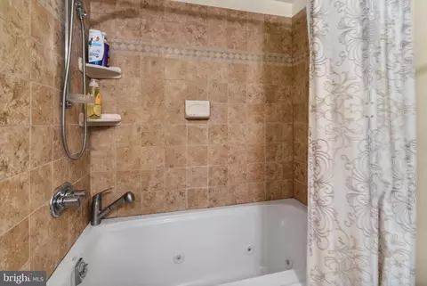 Bath - 111 Environs Rd, Sterling, VA 20165 photo 3 of 5