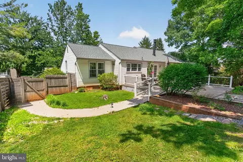Exterior - 111 Environs Rd, Sterling, VA 20165 photo 10 of 14