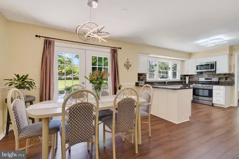 Dining - 111 Environs Rd, Sterling, VA 20165 photo 4 of 4