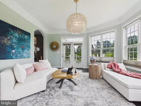 Living - 38565 Piggott Btm, Hamilton, VA 20158 photo 3 of 6