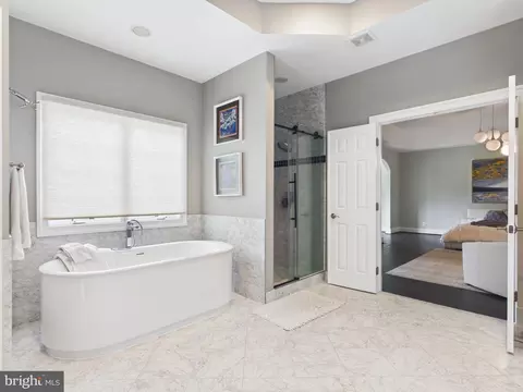 Bath - 38565 Piggott Btm, Hamilton, VA 20158 photo 5 of 6
