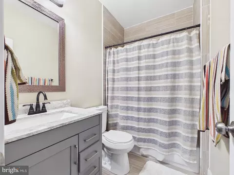 Bath - 38565 Piggott Btm, Hamilton, VA 20158 photo 1 of 6