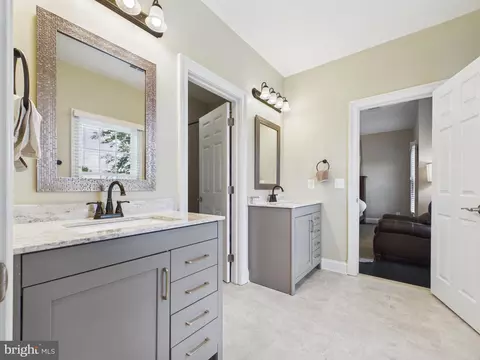 Bath - 38565 Piggott Btm, Hamilton, VA 20158 photo 2 of 6