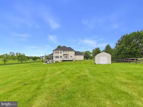 Exterior - 38565 Piggott Btm, Hamilton, VA 20158 photo 17 of 21