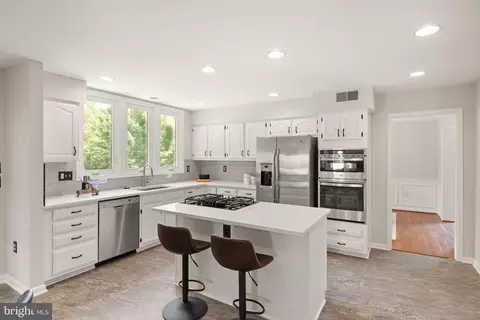 Kitchen - 43448 Colter Ct, Ashburn, VA 20147 photo 4 of 4