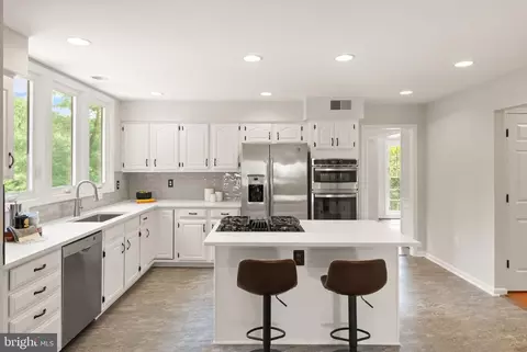 Kitchen - 43448 Colter Ct, Ashburn, VA 20147 photo 3 of 4