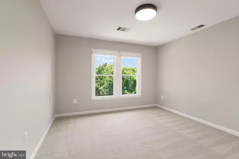 Bedroom - 43448 Colter Ct, Ashburn, VA 20147 photo 4 of 9