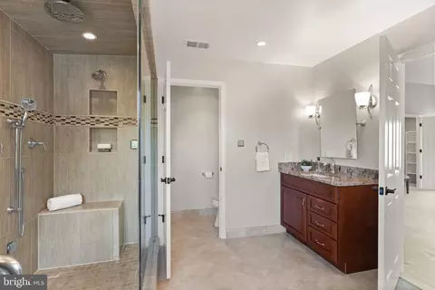 Bath - 43448 Colter Ct, Ashburn, VA 20147 photo 3 of 7
