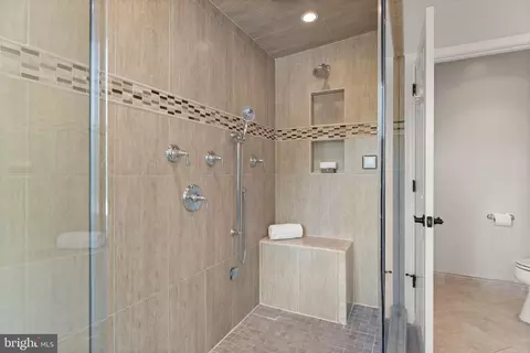 Bath - 43448 Colter Ct, Ashburn, VA 20147 photo 5 of 7