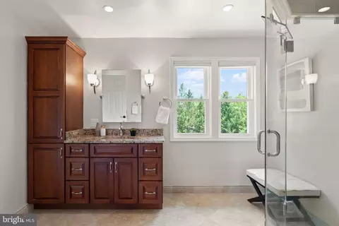 Bath - 43448 Colter Ct, Ashburn, VA 20147 photo 2 of 7