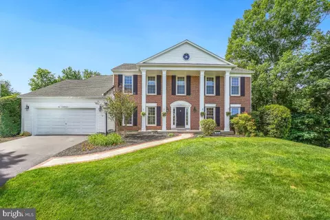 10842 Monticello Dr, Great Falls, VA 22066