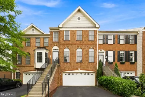 814 Maple Flats Ter, Purcellville, VA 20132