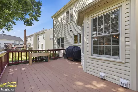 Exterior - 43197 Wayside Cir, Ashburn, VA 20147 photo 7 of 16
