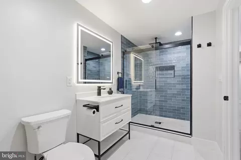 Bath - 43197 Wayside Cir, Ashburn, VA 20147 photo 2 of 5