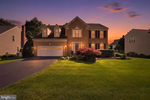 Exterior - 43197 Wayside Cir, Ashburn, VA 20147 photo 2 of 16
