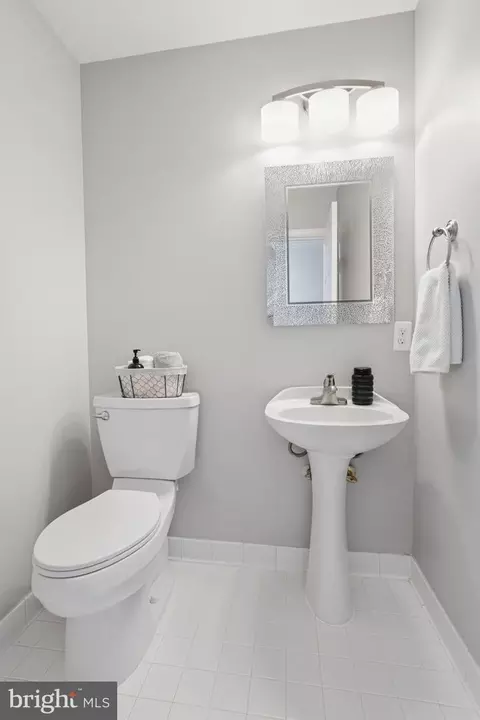 Bath - 43197 Wayside Cir, Ashburn, VA 20147 photo 1 of 5