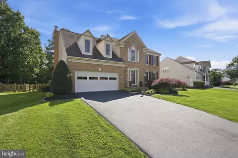 Exterior - 43197 Wayside Cir, Ashburn, VA 20147 photo 3 of 16