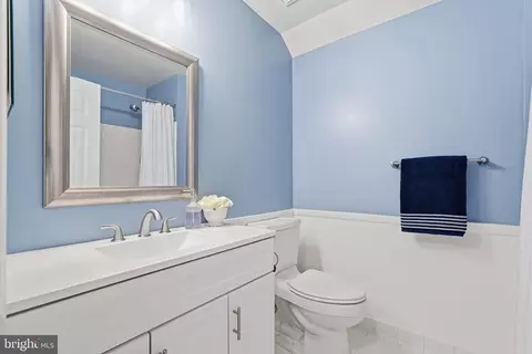 Bath - 43197 Wayside Cir, Ashburn, VA 20147 photo 5 of 5