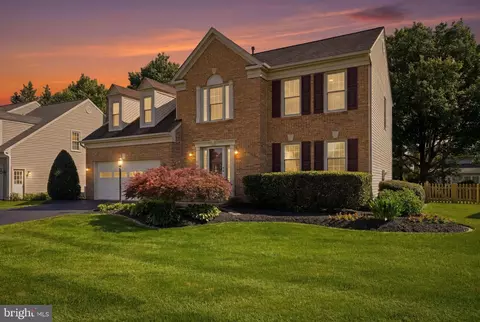 Exterior - 43197 Wayside Cir, Ashburn, VA 20147 photo 12 of 16