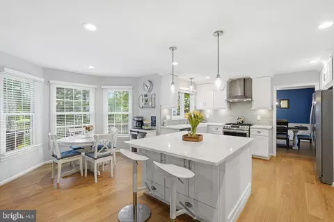 Kitchen - 43197 Wayside Cir, Ashburn, VA 20147 photo 6 of 6