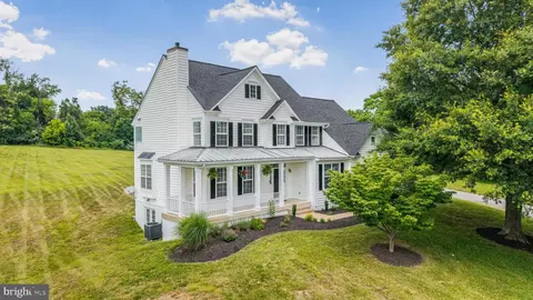 38454 Stone Eden Dr, Hamilton, VA 20158