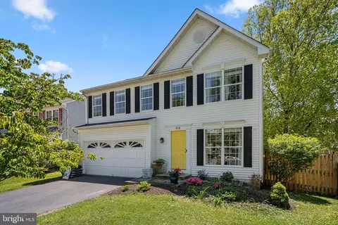 818 Bellview Ct NE, Leesburg, VA 20176