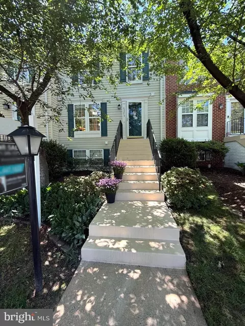 45275 Gable Sq, Sterling, VA 20164
