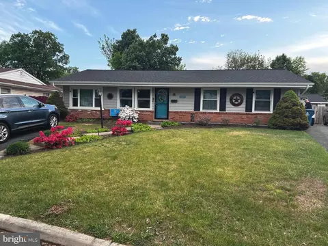 1023 S Hoga Rd S, Sterling, VA 20164