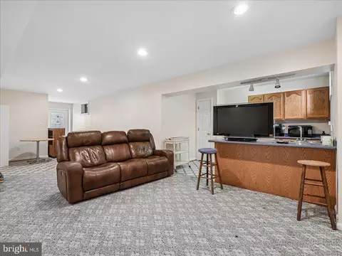 Living - 20547 Ringold Dr, Ashburn, VA 20147 photo 5 of 5