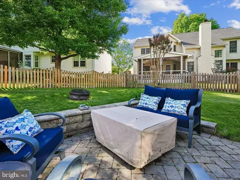 Exterior - 20547 Ringold Dr, Ashburn, VA 20147 photo 9 of 19