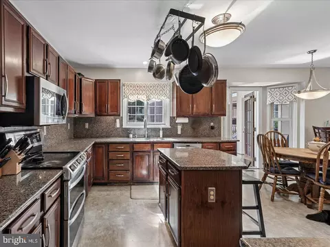 Kitchen - 20547 Ringold Dr, Ashburn, VA 20147 photo 3 of 5
