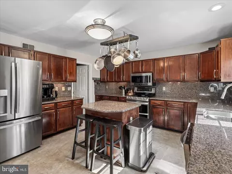 Kitchen - 20547 Ringold Dr, Ashburn, VA 20147 photo 5 of 5