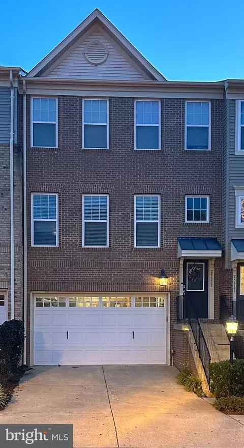 25333 Wakestone Park Ter, Chantilly, VA 20152
