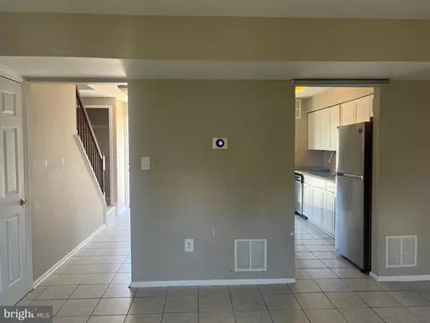 Entry Way - 1005 Marsden Ct, Sterling, VA 20164 photo 7 of 9