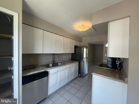 Kitchen - 1005 Marsden Ct, Sterling, VA 20164 photo 5 of 5